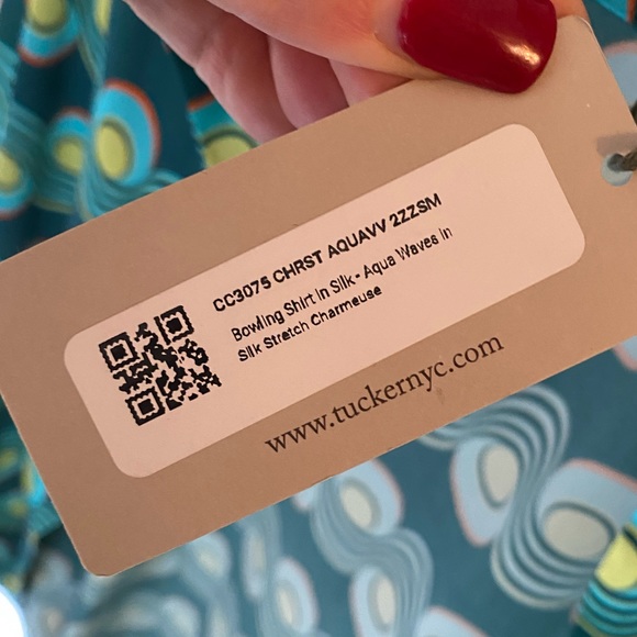 Tucker Silk Men’s Short Sleeve Button Down - Picture 4 of 9